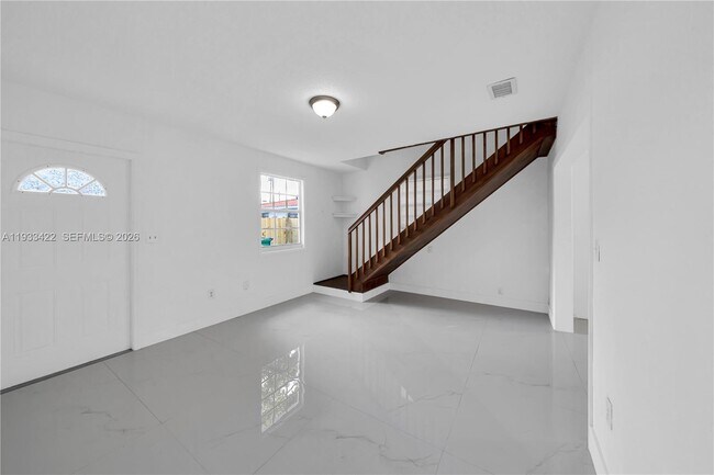 Building Photo - 2731 SW 24th St