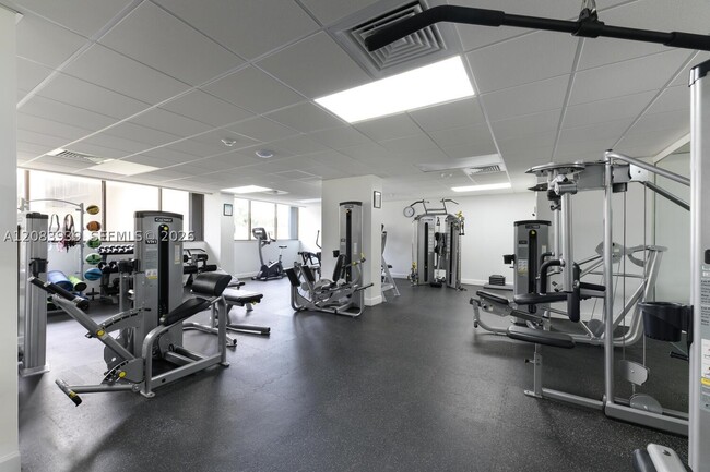 Building Photo - 5600 N Flagler Dr