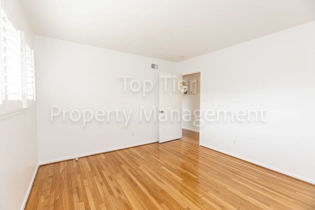 Building Photo - Charming Mid-Century Home | 4BR, 3BA | 2,4...