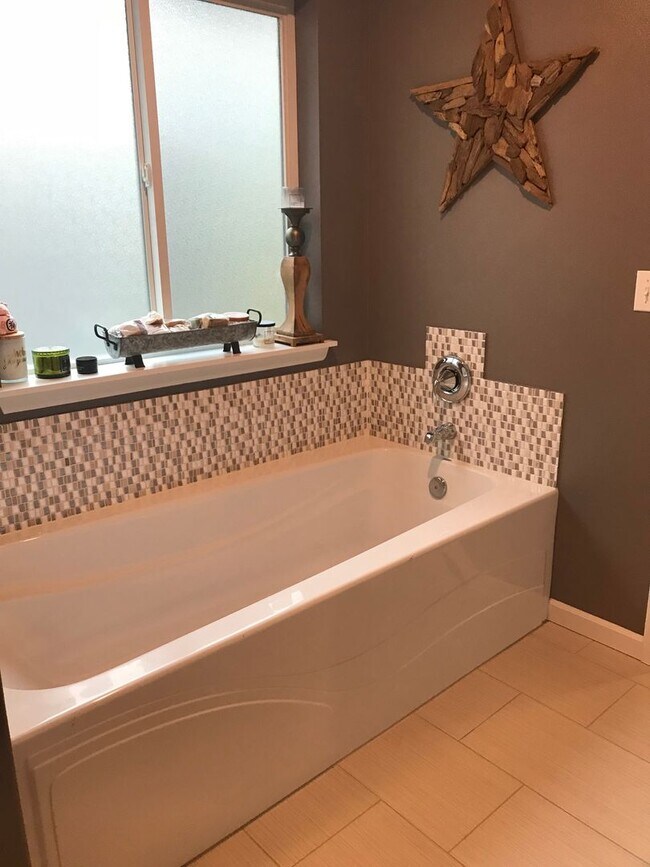 Building Photo - 4bd/3ba House in Tehaleh