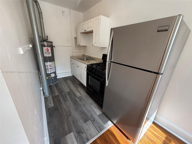 Building Photo - 177 NE 50th St