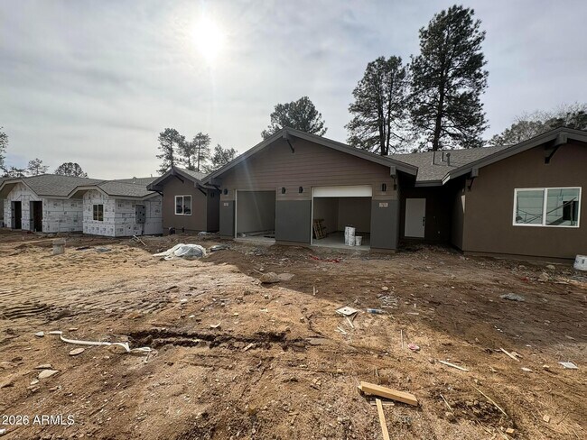 Building Photo - 561 Sally Ln