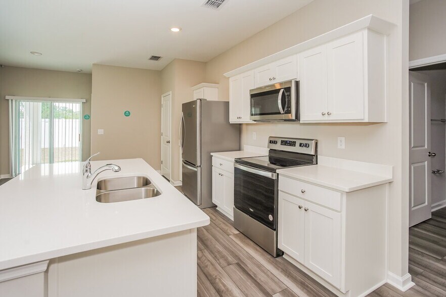 Building Photo - 924 Kelly Fern Lp