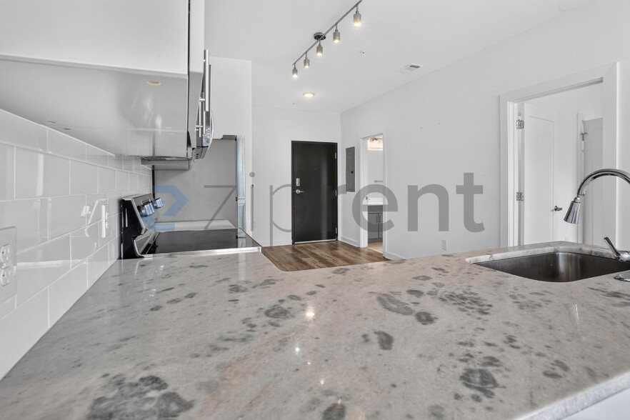 Building Photo - Unit 403