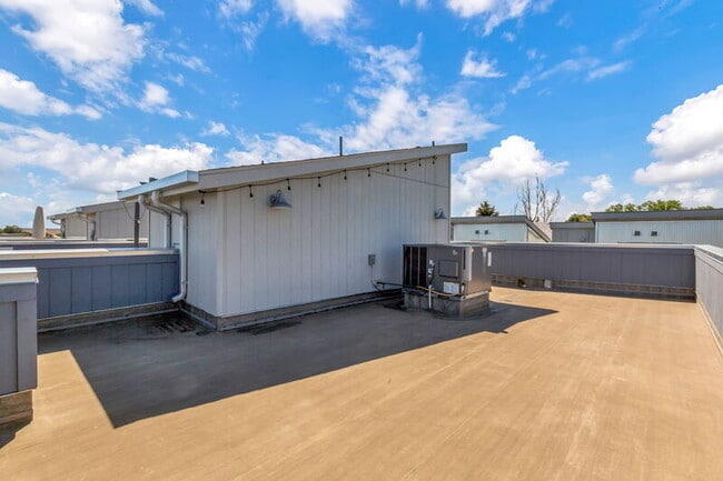 Building Photo - 8711 E Hampden Ave