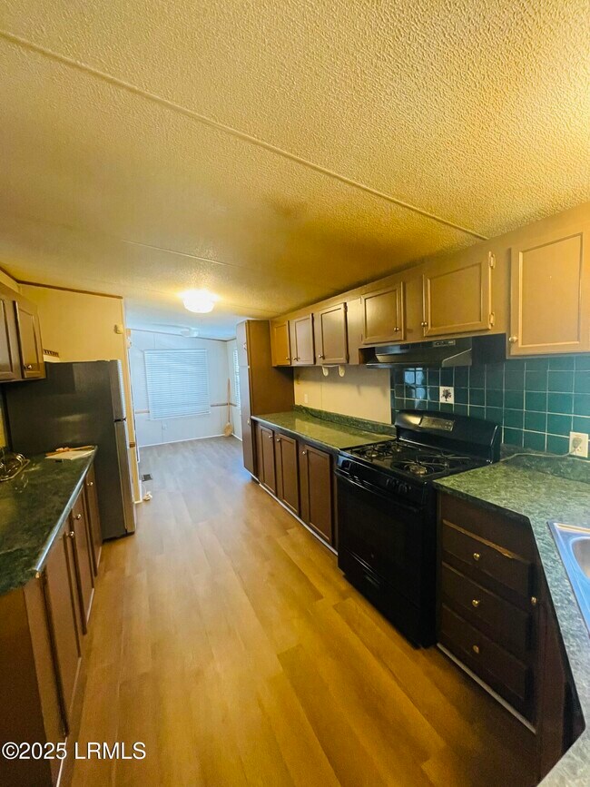 Building Photo - 153 Middlefield Cir