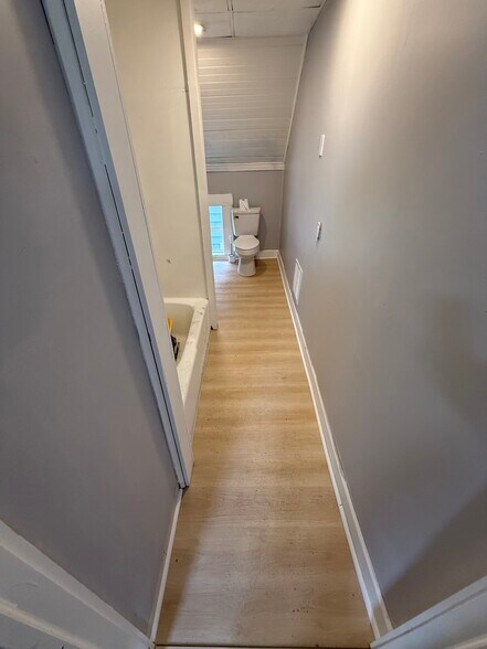 Building Photo - 313 Kossuth St