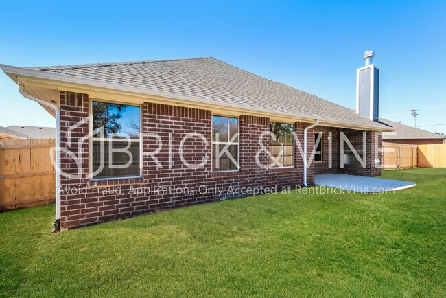 Building Photo - 8509 Stark St