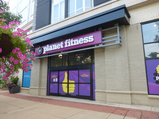 amenities close by - 1300 Army Navy Dr