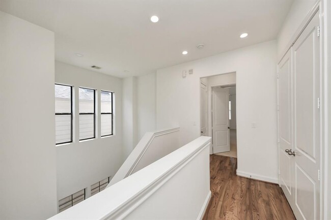 Building Photo - 5809 Kiam St