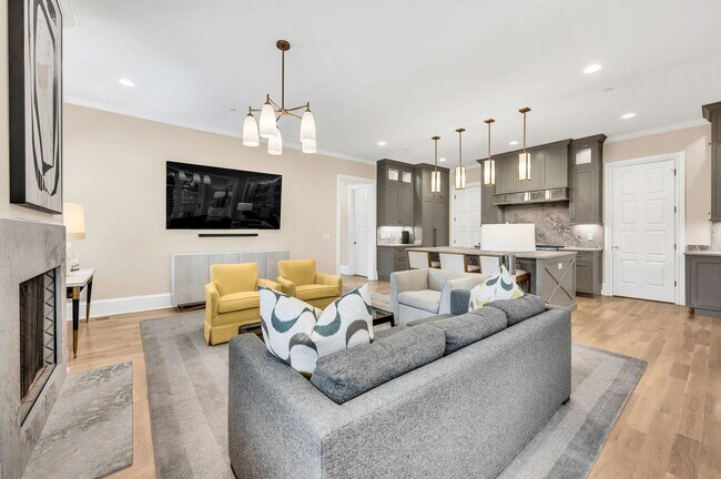 Building Photo - Franklin Gem Walking Distance to Downtown!