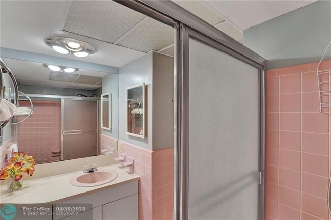 Building Photo - 2501 N Ocean Blvd