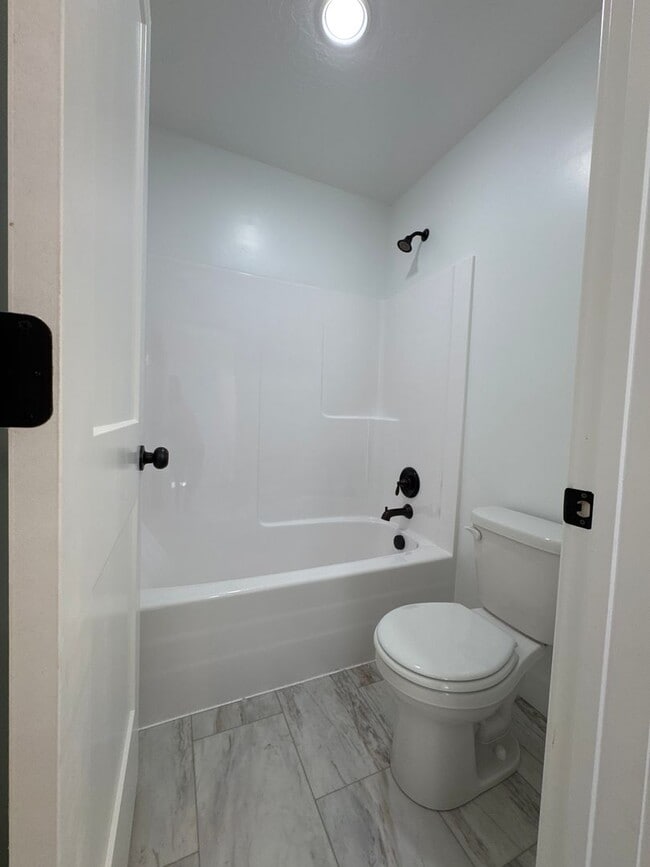 Building Photo - 725 W 350 N