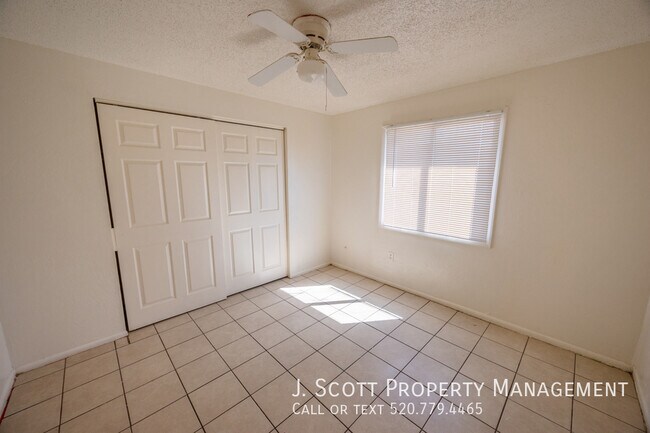 Building Photo - 6528 W Windsor Ave