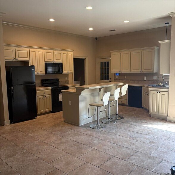 Building Photo - 2924 Nicholson Lake Dr