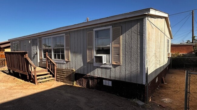 Primary Photo - 3 bed 2 bath Mobile Home located in the heart of Las Cruces!