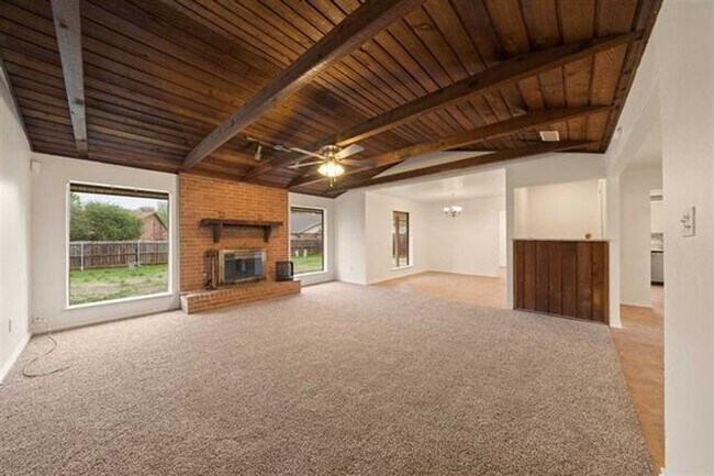 Building Photo - Lovely Eastside Home