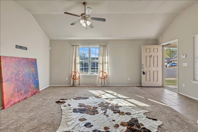 Building Photo - Adorable Cozy Home in Yukon (Mustang Schools)