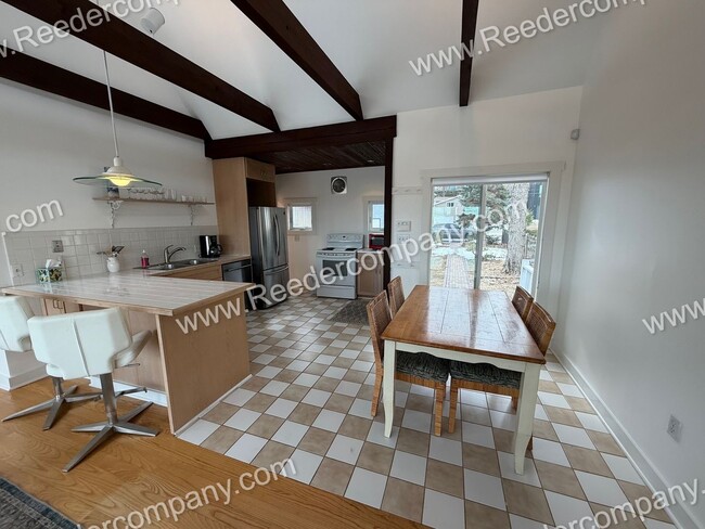 Building Photo - Beautifully updated 3 bed 2 bath house in Miller Beach.