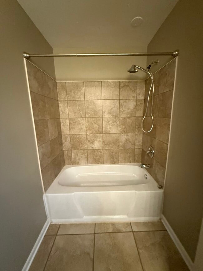 Building Photo - 10S328 Jamie Ln