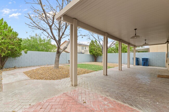 Building Photo - SE!! Pebble and Pollock!! Crystal Springs!...