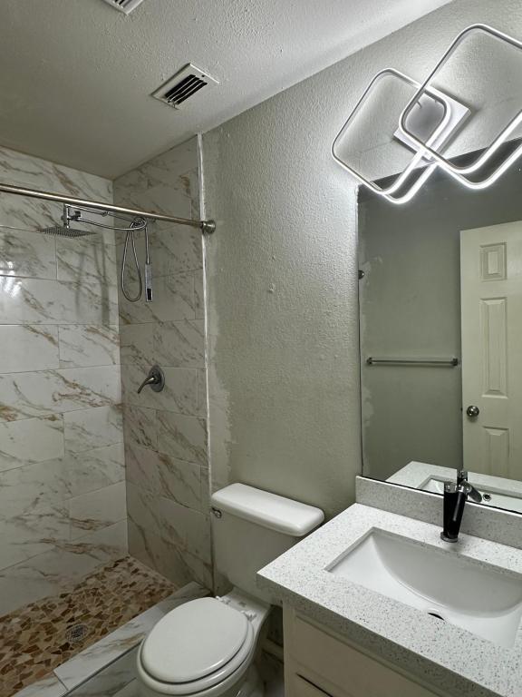 Building Photo - 1802 Oasis Dr