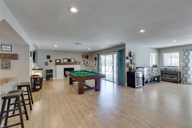 Building Photo - 6BD/5BA!! POOL/SPA!!