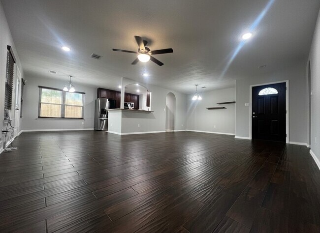 Building Photo - 25314 Laurel Green St