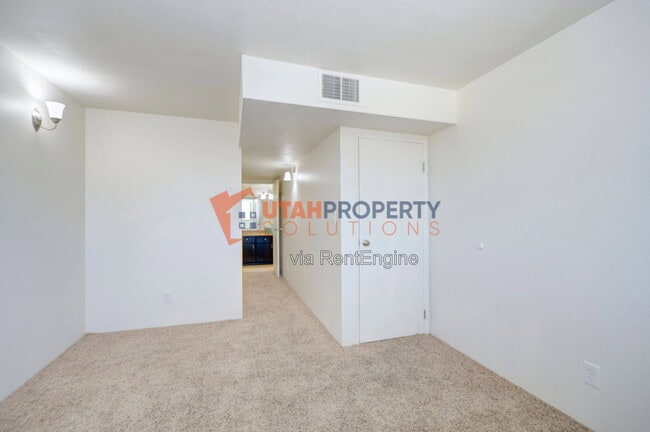Building Photo - 1180 S Foothill Dr