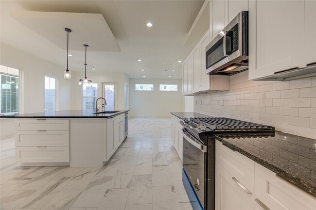 Building Photo - 2903 El Fenice Ln