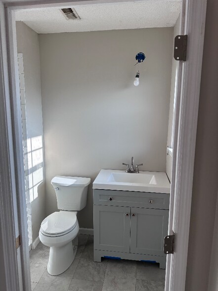 Building Photo - 511 Marlow Dr E