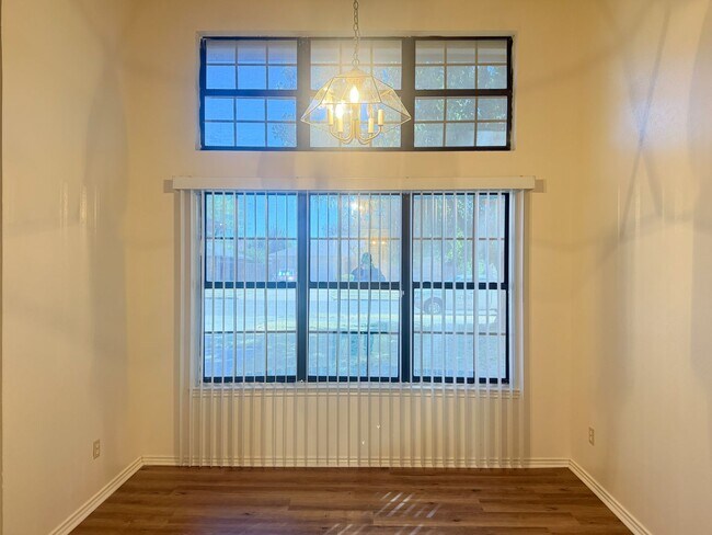Building Photo - 1815 Cedarview Dr