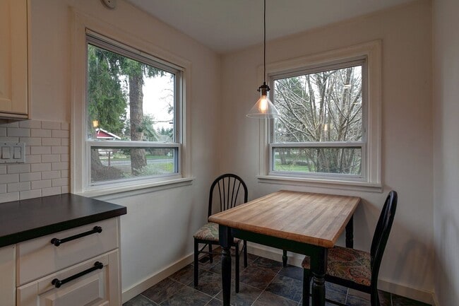 Building Photo - 2 Bed, 2 Bath Home in Historic Birchwood Neighborhood