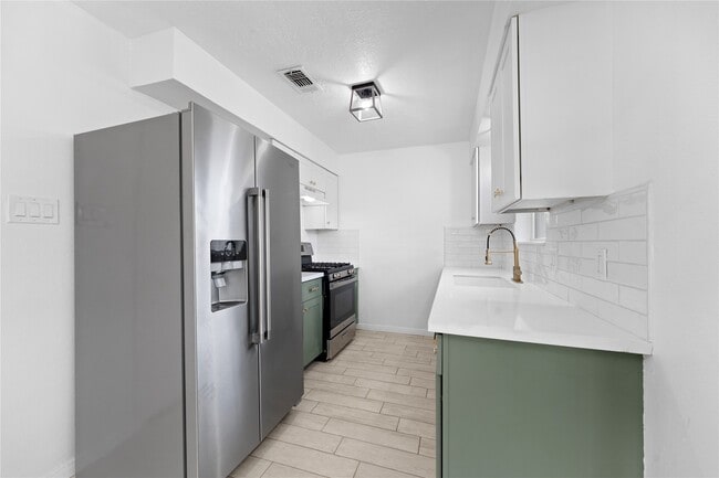 Building Photo - 1411 PI Cir