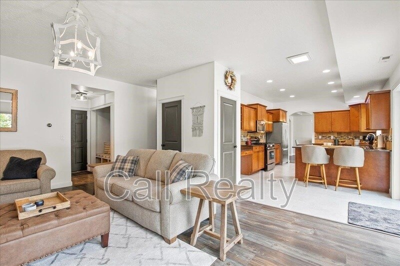 Building Photo - 2522 W Juliann Ct