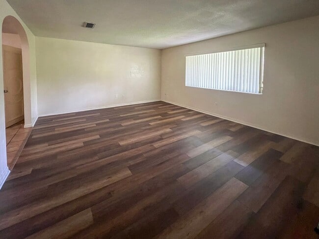 Building Photo - Pet Friendly 4BR/3BA Bedroom House - Available Mid-June!