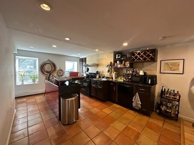 Building Photo - 505 Hicks St