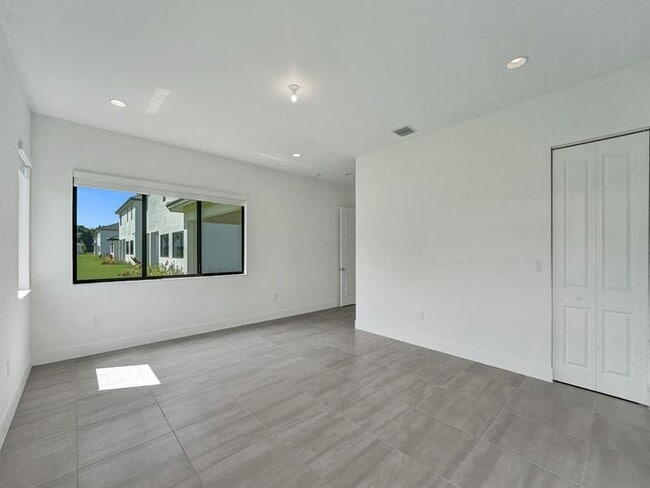 Building Photo - 5736 SW 104th Terrace