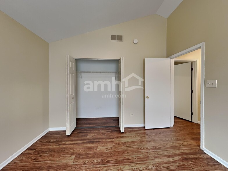 Building Photo - 26316 W Cricket Ct