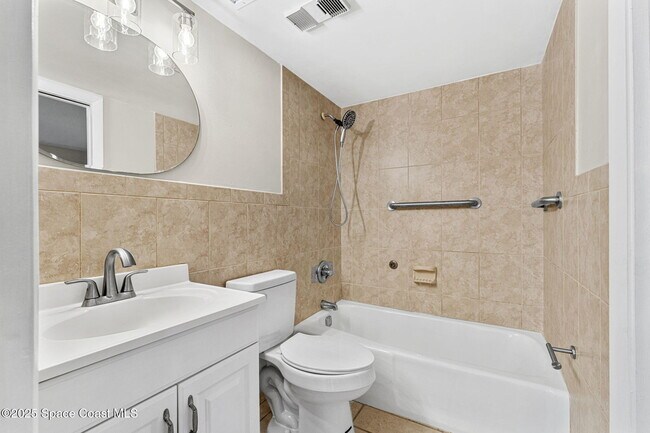 Building Photo - 8000 Ridgewood Ave