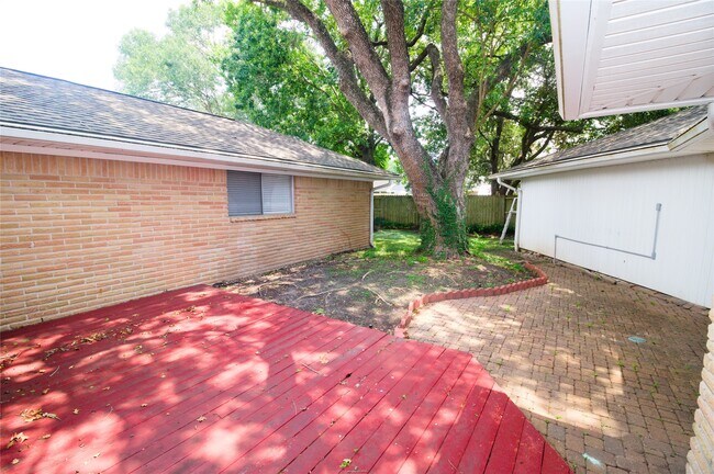 Building Photo - 1030 Montour Dr