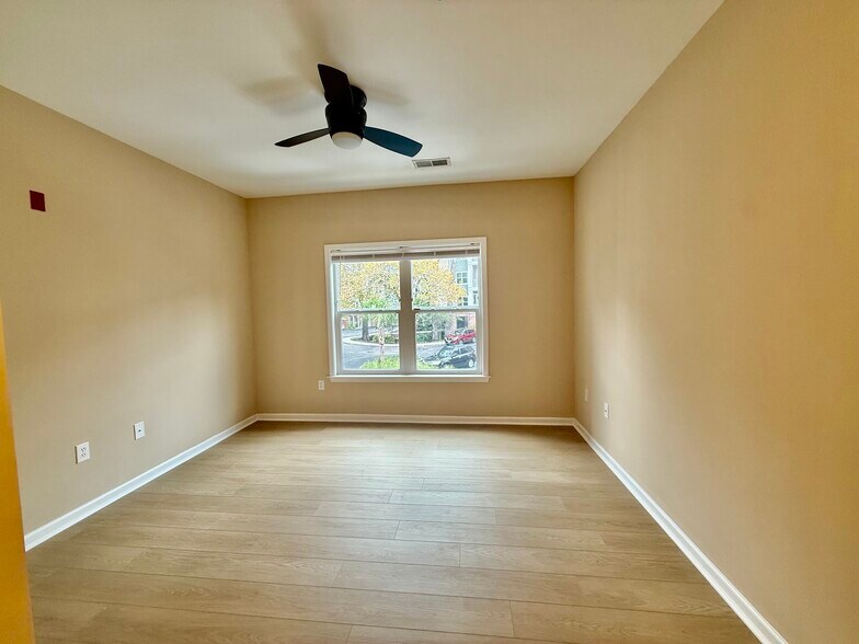 Building Photo - 1755 Central Park Rd