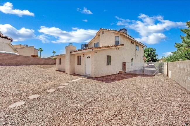 Building Photo - 756 Charwood Cir