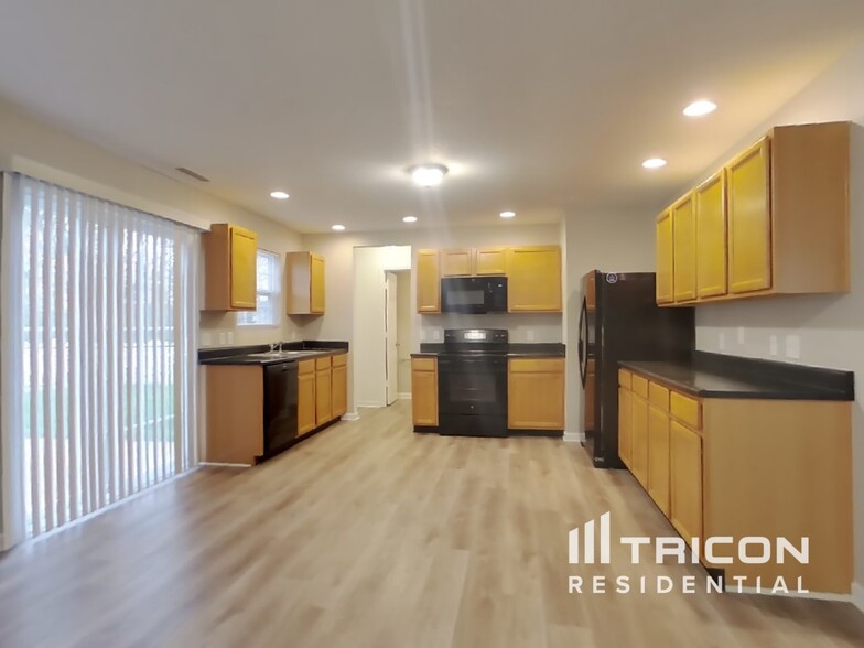 Building Photo - 3032 W Longbranch Dr