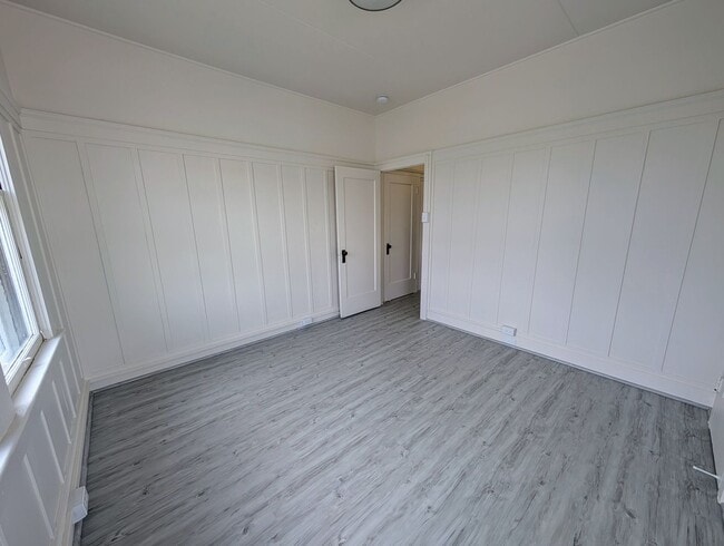 Building Photo - Centrally located 2 Bed, 1.5 Bath house in...