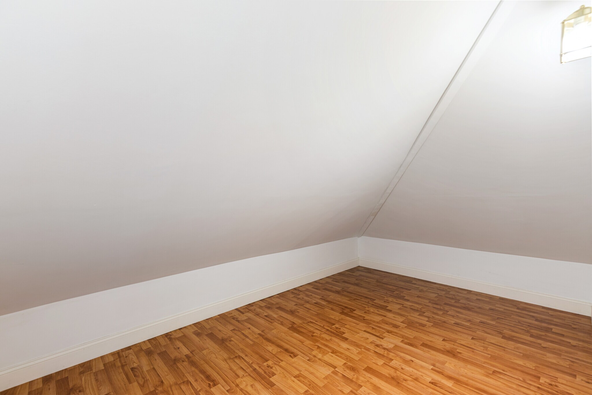 Front Room Bonus Room - 72 Dana St