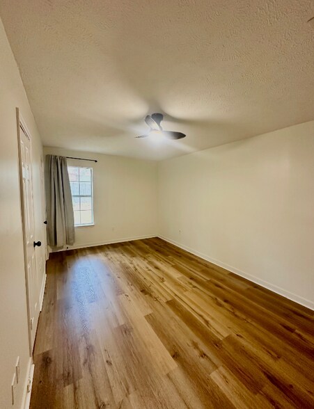 Building Photo - 587 Bryceland Blvd