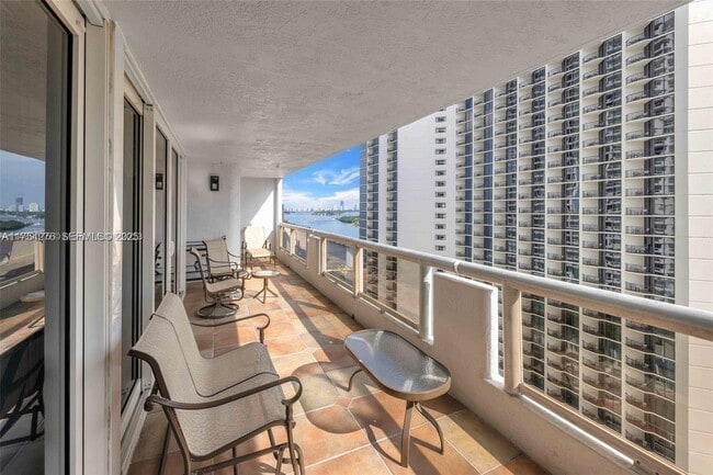 Building Photo - 1717 N Bayshore Dr