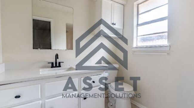 Building Photo - 4 Bedroom Rent to Own Home Available!