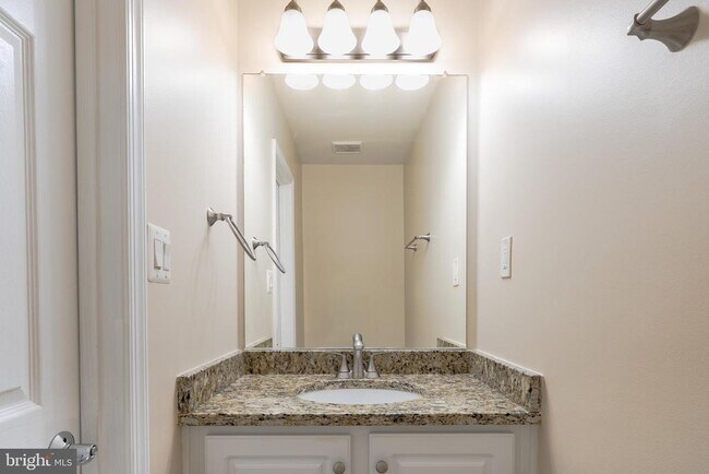 Building Photo - 2011 Pieris Ct